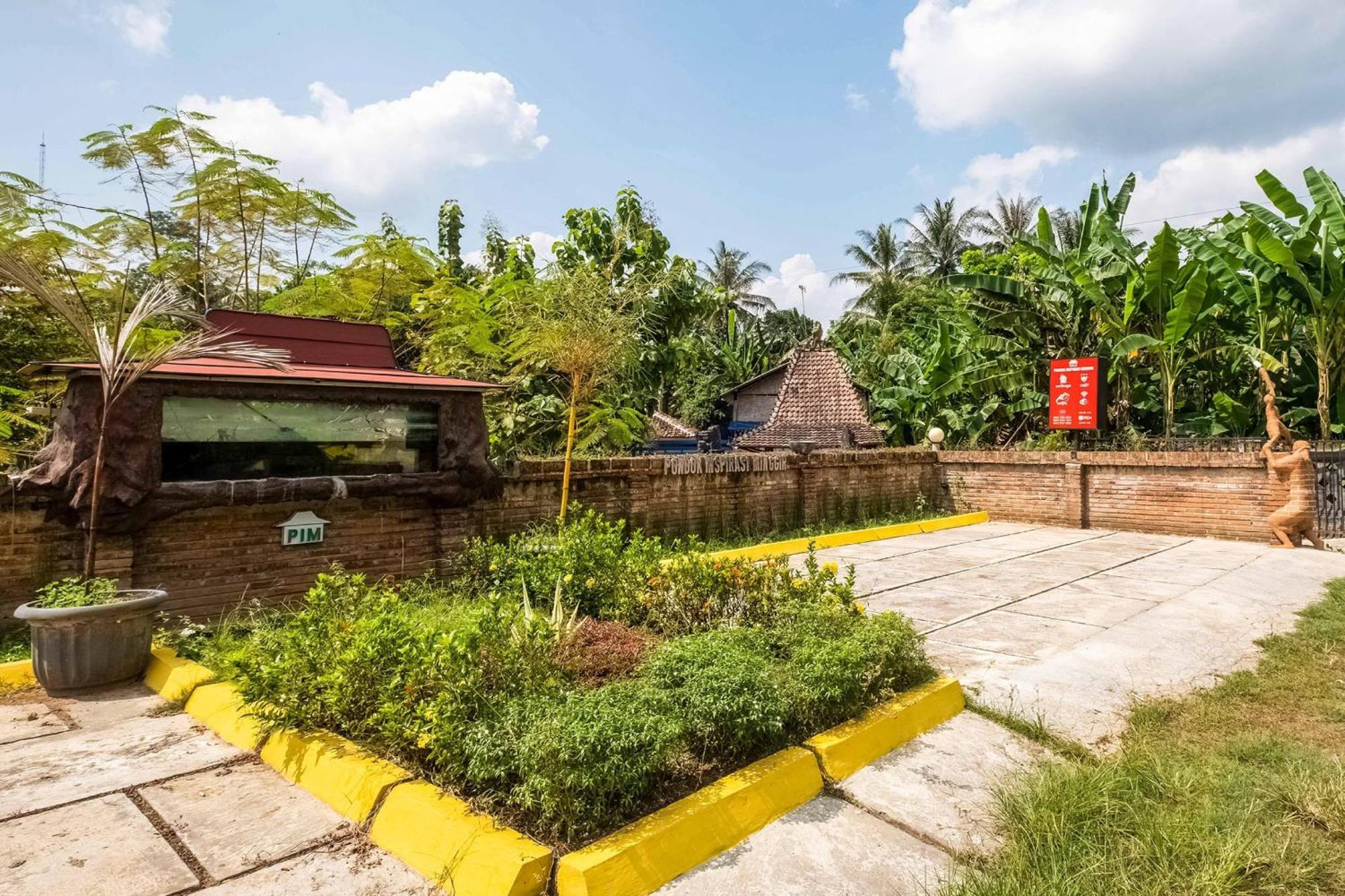 Oyo 3562 Pondok Inspirasi Minggir Klangkapang Exteriör bild